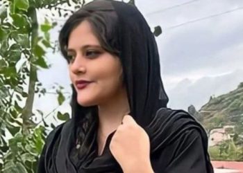 İran'da, ahlak polisince g&ouml;zaltına alındıktan sonra komaya giren Mahsa Emini &ouml;ld&uuml;