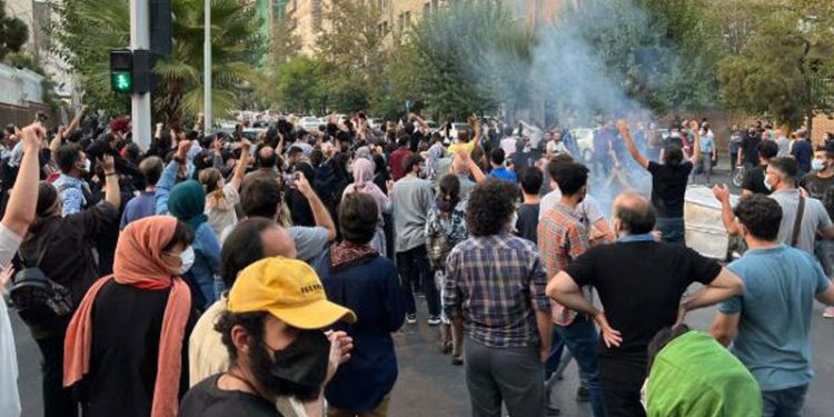 İran’da protestolar devam ediyor: Ölenlerin sayısı 31’e yükseldi