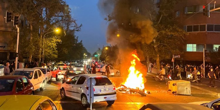 İran’da protestolarda 50 kişi öldü: Polis, Kürt kenti Şîno’da sokaklardan çekildi