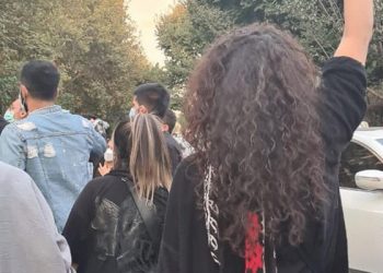 İranlılar Mahsa Amini için sokaklarda