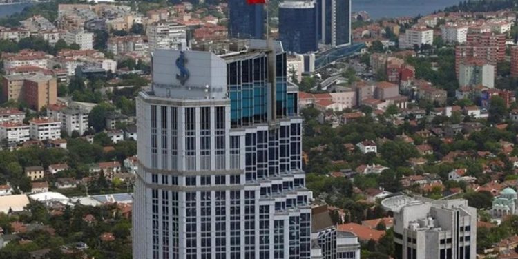 İş Bankası Rusya'nın ödeme sistemi Mir'i askıya aldı