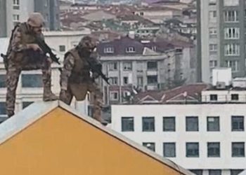 İş insanına şantaj ve gasp yapan çeteye polis baskını