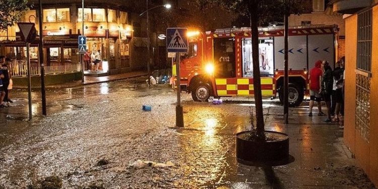 İspanya'da kötü hava şartları 1 can aldı, 671 uçuş iptal edildi