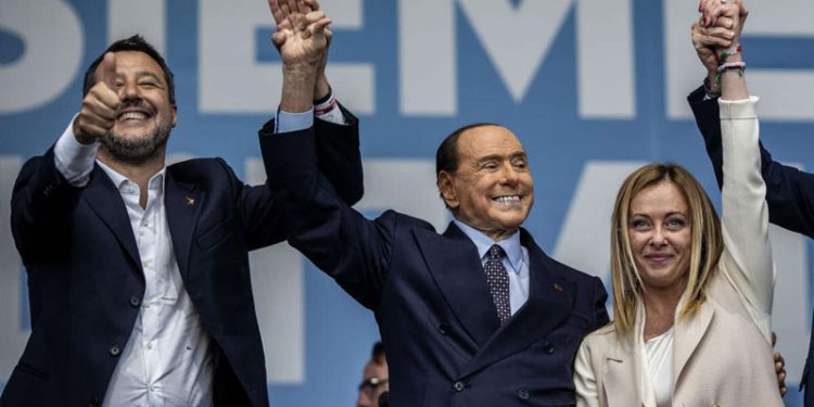 İtalya seçmeni aşırı sağ dedi: Sağ blok yüzde 44 oy oranını geçti