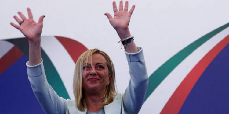 İtalya'da aşırı sağın zafer gecesi: Siyasete neo-faşist hareketlerle başlayan Meloni'nin ülkenin ilk kadın başbakanı olması bekleniyor