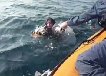 İzmir’de düzensiz göçmenleri taşıyan tekne battı: 5 kişi öldü