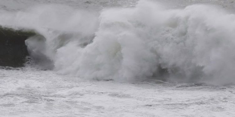 Japonya'da 'eşi benzeri görülmemiş fırtına' uyarısı: 350 bine yakın kişinin tahliyesi istendi