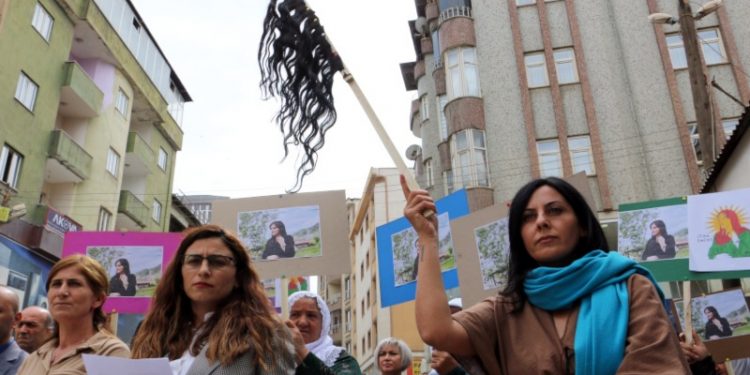 Kadınlar sokakta: Jina’nın saç telleriyle mücadeleyi yeniden öreceğiz