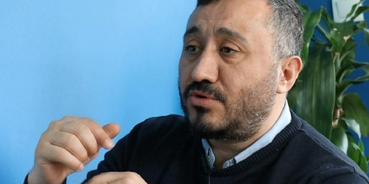 Kamuoyu araştırmacısı Kemal Özkiraz’a çocuğunun gözü önünde saldırı