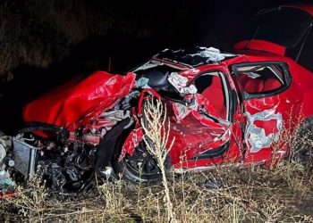 Kars'ta otomobil ile tır çarpıştı: 4 ölü, 1 yaralı