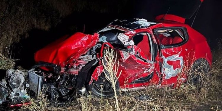 Kars'ta otomobil ile tır çarpıştı: 4 ölü, 1 yaralı