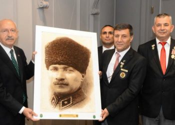 Kılıçdaroğlu, Harp Malulü Gazi Şehit Dul ve Yetimleri Derneği üyeleriyle bir araya geldi