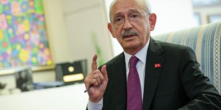 Kılıçdaroğlu gençleri uyardı: Dinlemeyin; tek derdi bu harami düzeneğin ömrünü uzatmak