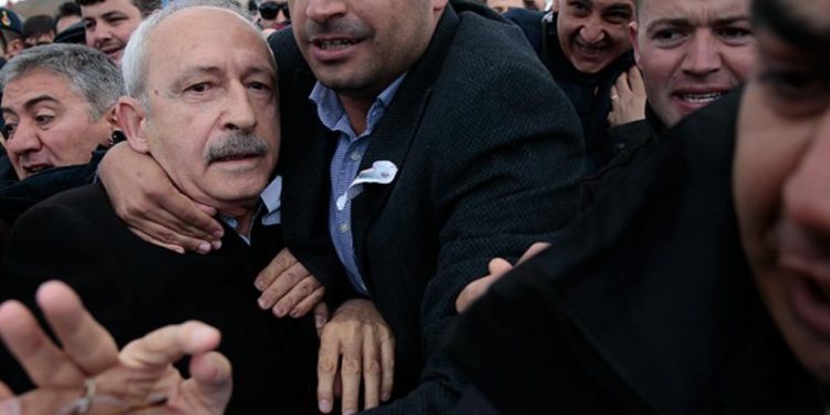 Kılıçdaroğlu'na linç girişimi davasında gerekçeli karar: 'Gelecekleri düşünülerek' cezalarında indirim yapılmış