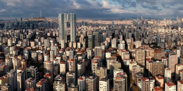 "Kısmi seferberlik" emri sonrası ülkelerini terk eden Ruslar, Türkiye'de ev arıyor; "Listenin başında İstanbul var"