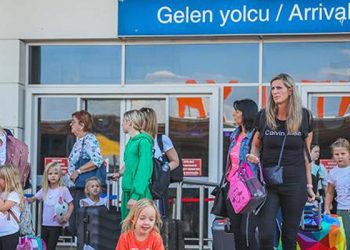 Kısmi seferberlik sonrası Antalya'ya Rus akını; biletler 70 bin liraya yükseldi!