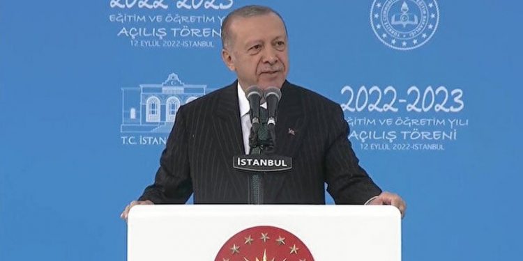 "Kız çocuklarının okullaşma oranı yüzde 30'du" diyen Erdoğan yine yanıldı! İşte gerçek veriler...