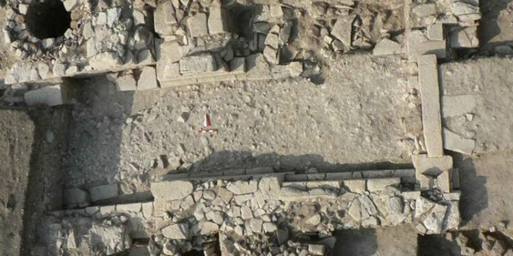 Klazomenai'nin 2 bin 500 yıllık doğu kapısı bulundu