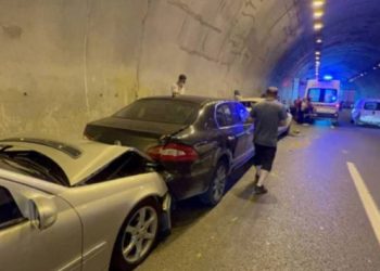 Kocaeli'de zincirleme trafik kazası: 3 yaralı