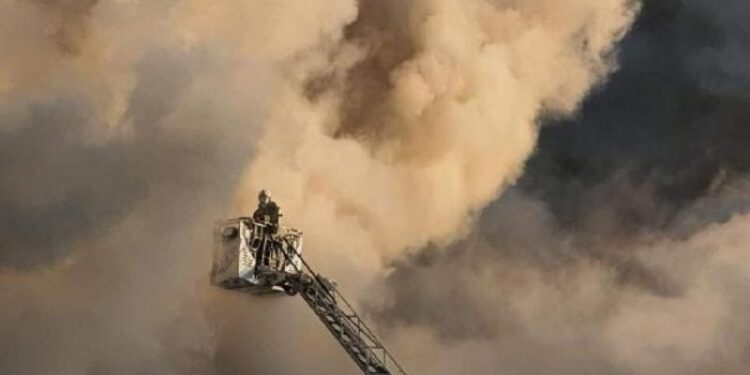 Kocaeli'deki hurdalık yangını 55 saat sonra söndürülebildi