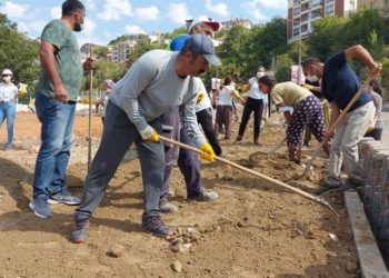 Komünist başkan, halkla birlikte 40 günlük işi bir haftada bitirdi: 'İhale yapılmadan da bu işler yapılabilir'