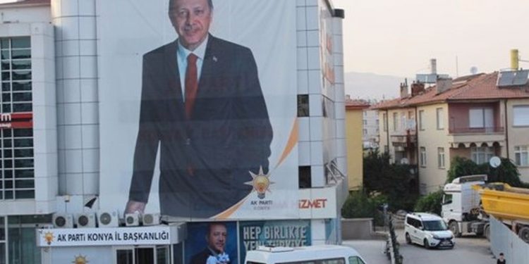 Konya'da 20 yıllık AKP seçmeni: Bizi bu cendereden Kılıçdaroğlu çıkarabilir