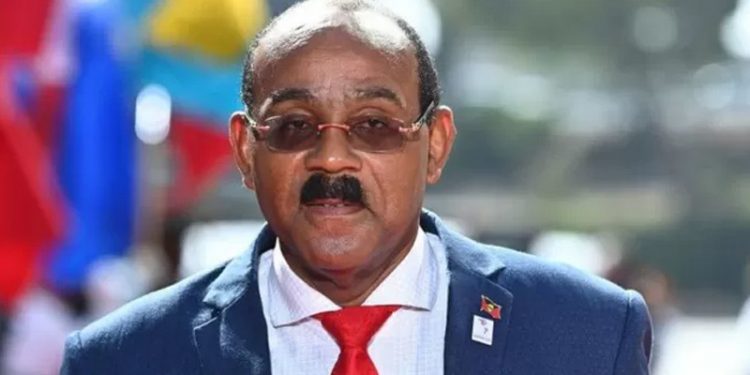 Kral 3. Charles'ın hükümdarlığı sonrası Antigua Barbuda'da cumhuriyet referandumu gündeme getirildi