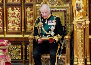 Kral III. Charles'ın krallığı resmen ilan edildi