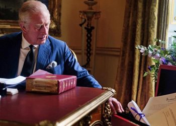 Kral III. Charles'tan görev başındaki ilk fotoğraf