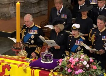 Kraliçe 2. Elizabeth son yolculuğuna uğurlanıyor