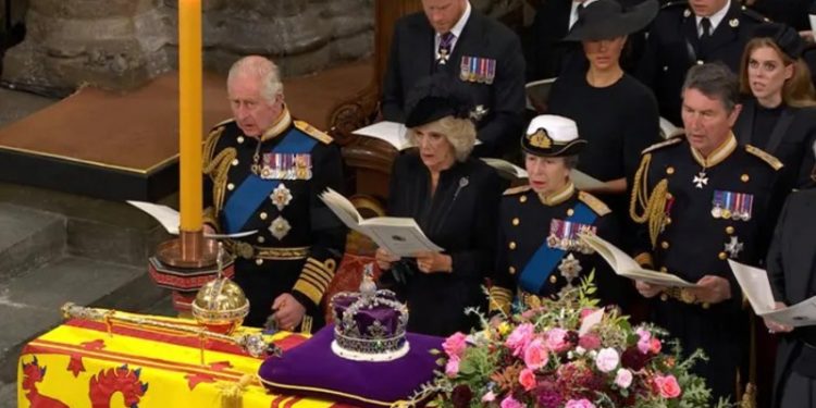 Kraliçe 2. Elizabeth son yolculuğuna uğurlanıyor