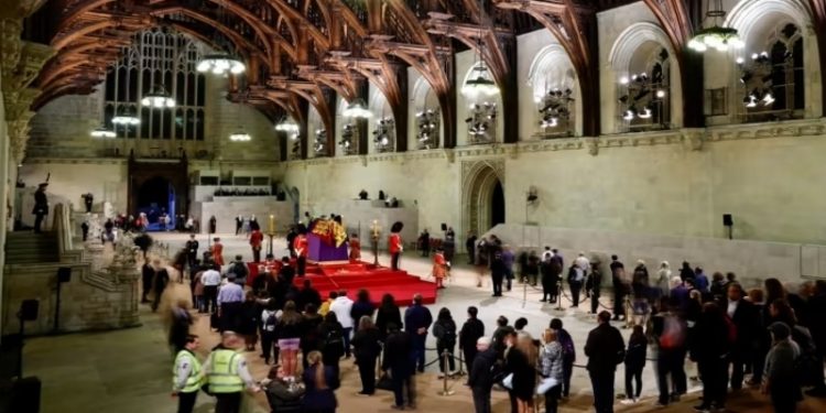 Kraliçe 2. Elizabeth'in cenaze törenine hangi dünya liderleri katılıyor?