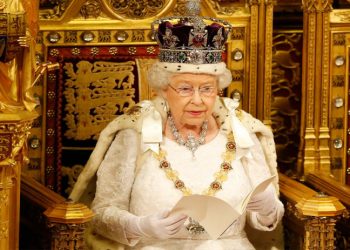 Kraliçe 2. Elizabeth'in cenaze törenine katılacak liderlerden özel jetlerle gelmemeleri istendi