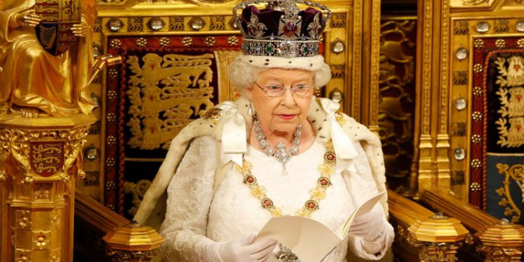 Kraliçe 2. Elizabeth'in cenaze törenine katılacak liderlerden özel jetlerle gelmemeleri istendi