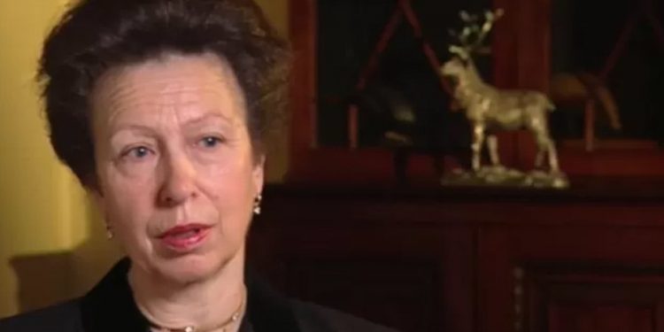 Kraliçe 2. Elizabeth'in çocukları, unutamadıkları anılarını anlattı