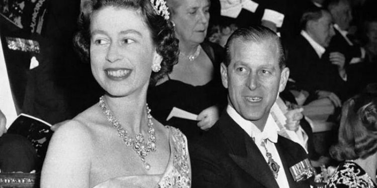 Kraliçe 2. Elizabeth’in ölümü İngiliz basınında nasıl görüldü?