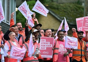 Kraliçe 2. Elizabeth'in ölümü nedeniyle İngiltere'de grevler iptal edildi