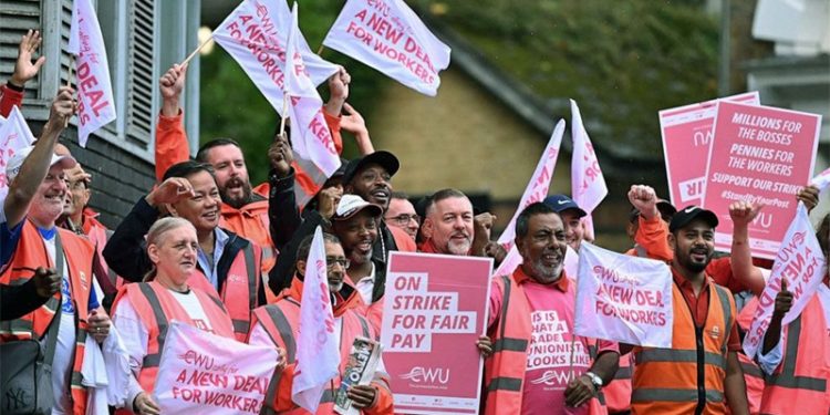 Kraliçe 2. Elizabeth'in ölümü nedeniyle İngiltere'de grevler iptal edildi