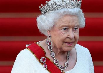 Kraliçe Elizabeth hastaneye kaldırıldı