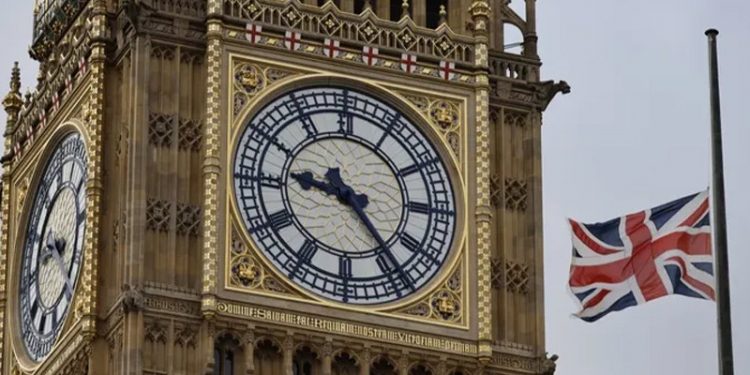 Kraliçe Elizabeth için çanlarını çalmayan Big Ben'e soruşturma