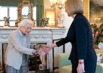 Kraliçe ile görüşen Liz Truss resmen İngiltere Başbakanı oldu