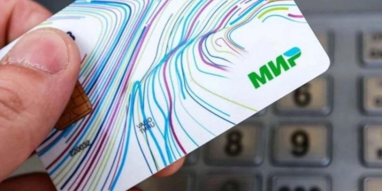 Kremlin: Türk kamu bankalarının Mir sisteminden çıkmasına ABD'nin "eşi benzeri görülmemiş" baskısı neden oldu