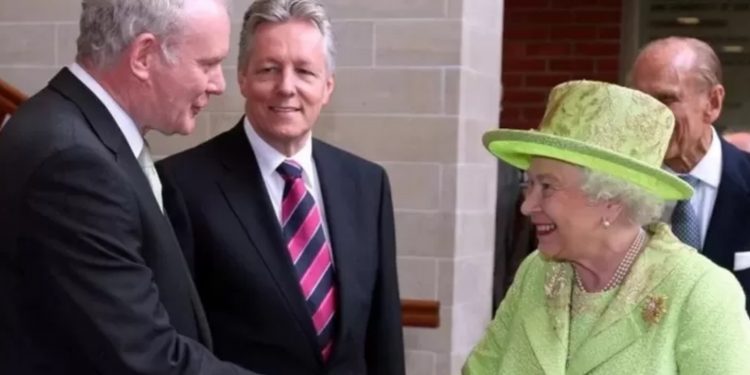 Kuzey İrlandalı ayrılıkçı parti Sinn Fein'in Kraliyet Ailesi'yle evrim geçiren ilişkileri