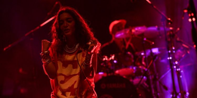 Lil Zey ilk solo konserini 'evim' dediği İzmir Fuarı’nda verdi