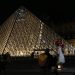 Louvre Müzesi piramidi enerji tasarrufu için erken karartıldı