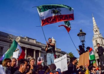 Mahsa Amini eylemleri dünyaya yayıldı: Londra ve Paris'te polisle çatışma çıktı