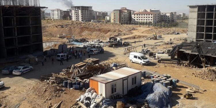 Malatya'da iş cinayeti: TOKİ inşaatında devrilen vincin altında kalan 3 işçi yaşamını yitirdi