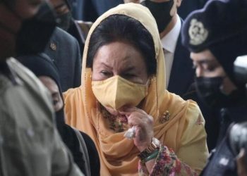 Malezya'da eski First Lady'e rüşvet suçundan 10 yıl hapis