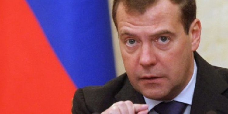 Medvedev’den ABD ve Avrupa’ya tehdit: Hipersoniğin hedeflere çok daha hızlı ulaşabileceği garantidir