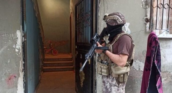 Mersin Belediyesi’nin 10 personeline ‘sosyal medya’ gözaltısı